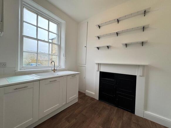 2 bed House to rent Image 4