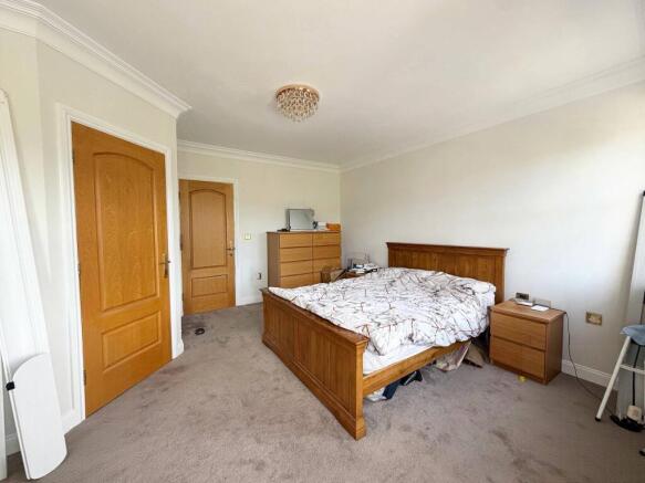 3 bed Terraced to rent Image 12
