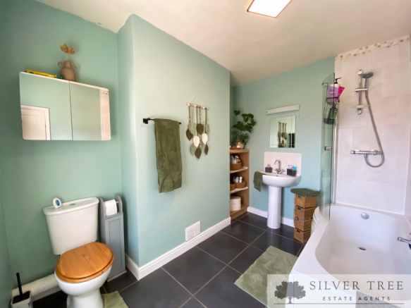 3 bed Terraced for sale Image 10
