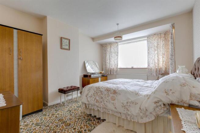 BEDROOM 1.jpg