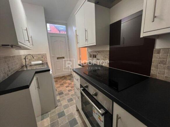 3 bed House Share to rent Image 5
