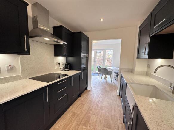 kitchen 2.jpg
