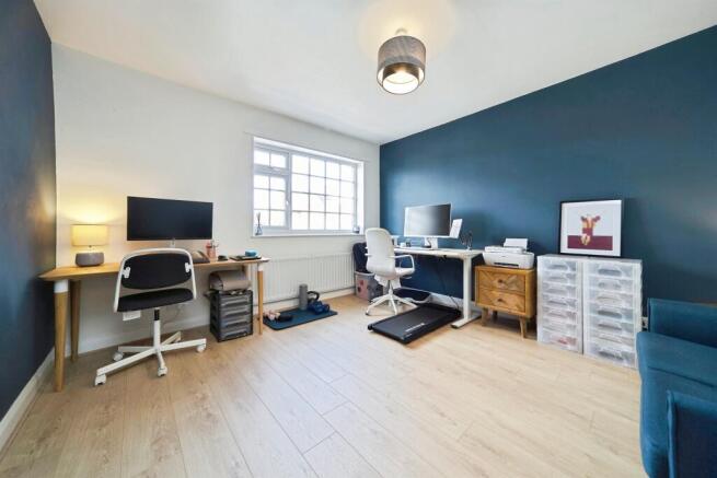6 bed Detached for sale Image 11