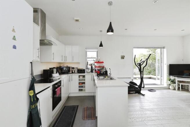 2 bed Apartment for sale Image 5