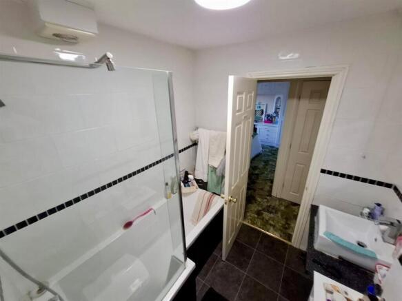 2 bed Apartment for sale Image 11