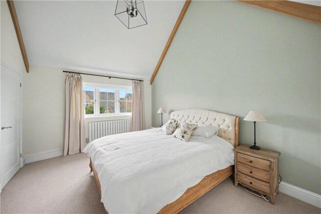 4 bed Detached to rent Image 11