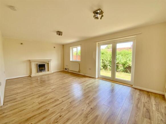 Lounge/ Dining Room