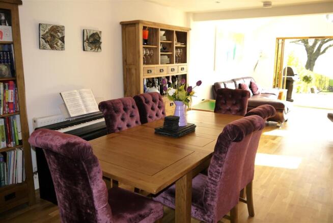 LIVING / DINING AREA