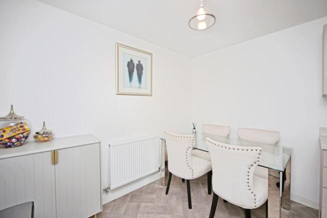 Sandringham Avenue, Stratford-upon-Avon, Warwickshire, CV37 photo 4