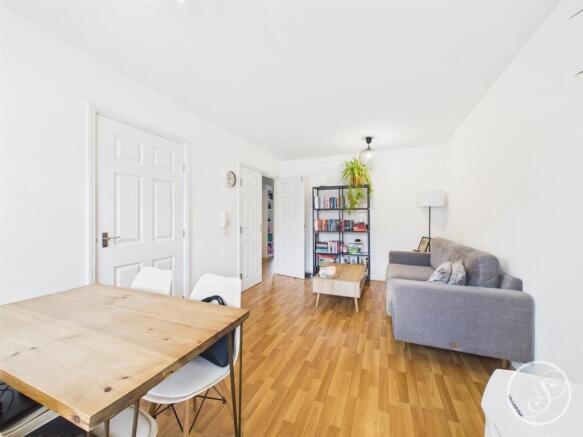 2 bed Apartment for sale Image 5