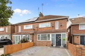 24, Jubilee Avenue, Littlehampton BN16 3NB