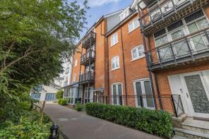 16, Great Stour Mews, Canterbury CT1 2FS