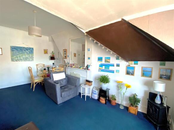 Flat 3, 30 Eversley Road - lounge2.jpg