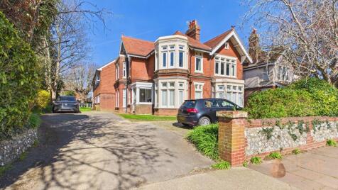 Bulkington Avenue, Worthing, BN14