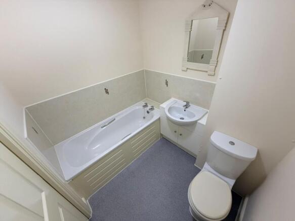 2 bed Flat to rent Image 4