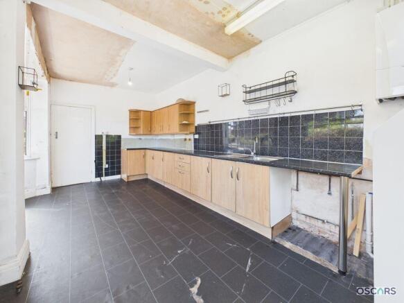 4 bed Semi-Detached for sale Image 7