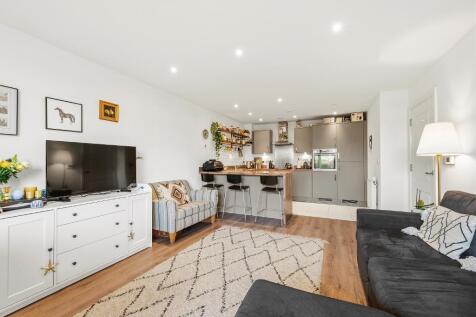 Kingston Road, Wimbledon Chase, London, SW20 8BU