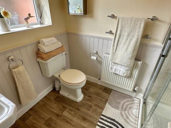 en-suite bed 2