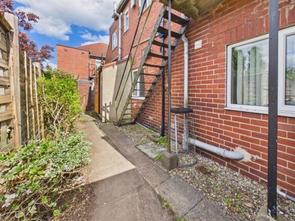 2 bed Flat for sale Image 12
