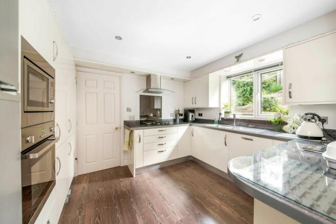 BREAKFAST KITCHEN - KITCHEN AREA