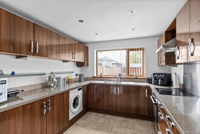 3 bed Semi-Detached for sale Image 4