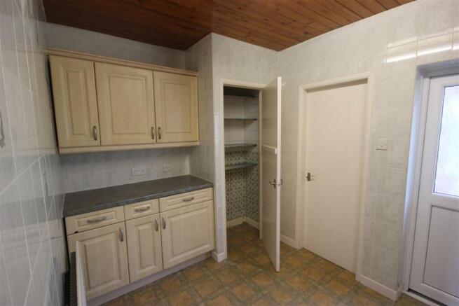 01. kitchen 1.JPG
