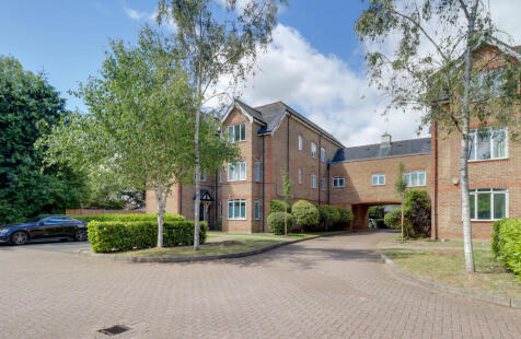 Latium Close, St Albans, AL1