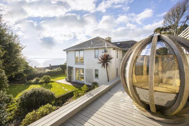 DECKING AND POD