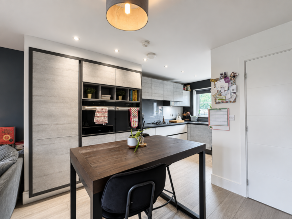3 bed Semi-Detached for sale Image 3