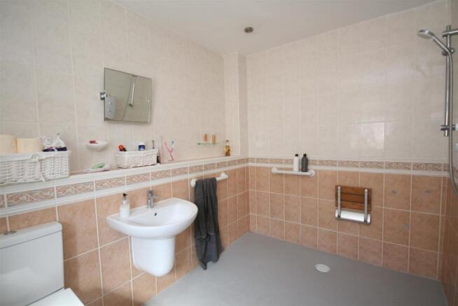 Ensuite Wetroom.JPG