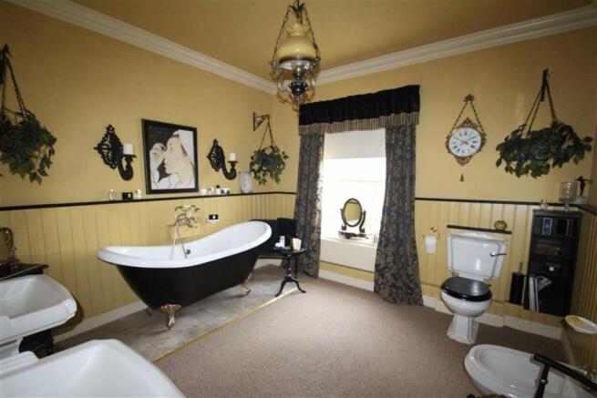 En-Suite Bathroom