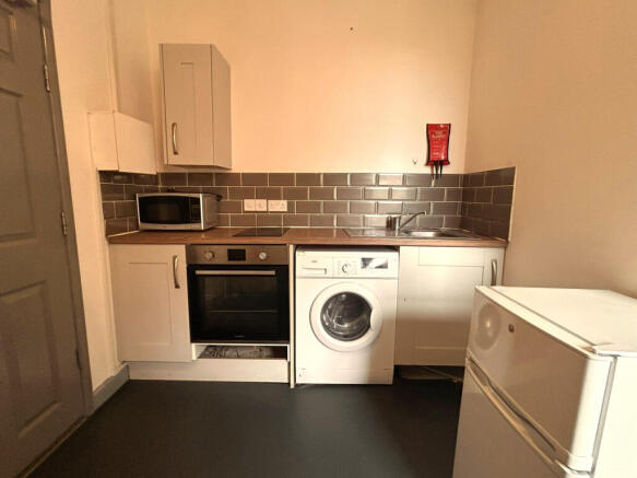 Studio to rent Image 6