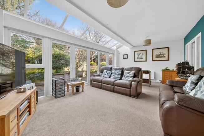 6 bed Detached for sale Image 12