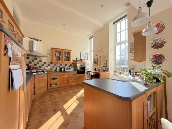2 bed Flat for sale Image 7