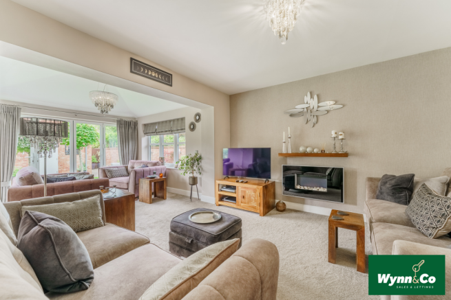 5 bed Detached for sale Image 7