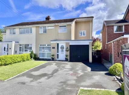 24 Llwyn Brith, Llanrwst