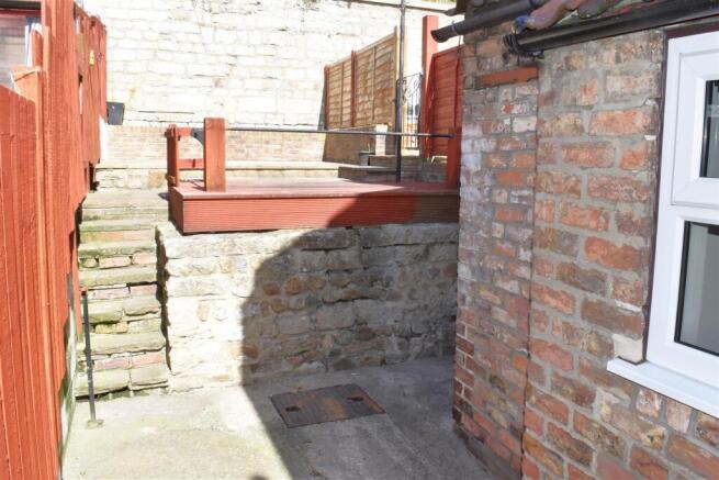 REAR ENCLOSED COURTYARD