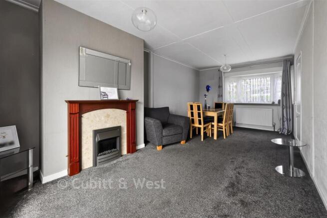 Lounge/Dining Area