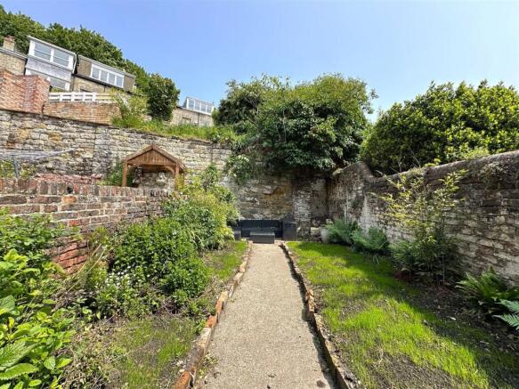 4 bed Terraced for sale Image 5