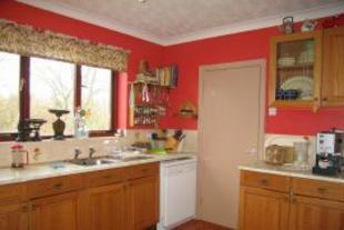 Fitted Kitchen/Break