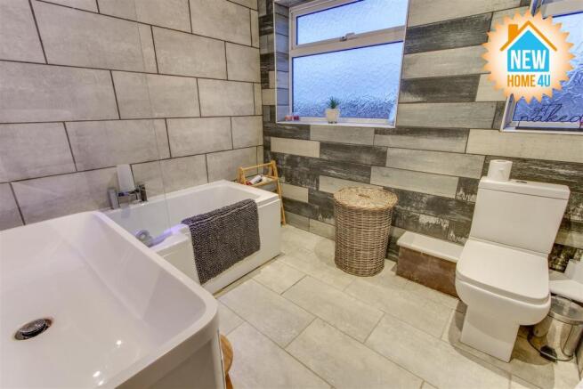 FAMILY BATHROOM: