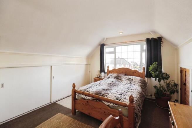 4 bed Detached Bungalow for sale Image 10
