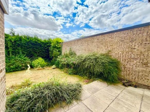 4 bed Link Detached House for sale Image 8