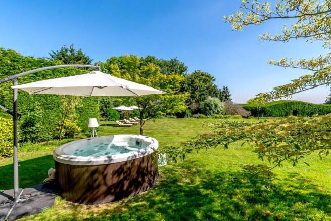 Hot-Tub