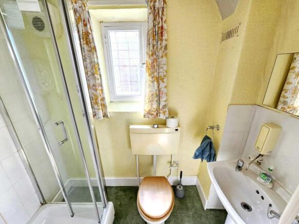2 bed Flat for sale Image 7