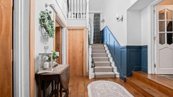 5 bed Detached for sale Image 11
