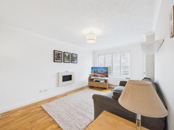 CAM04018G0-PR0439-STILL019