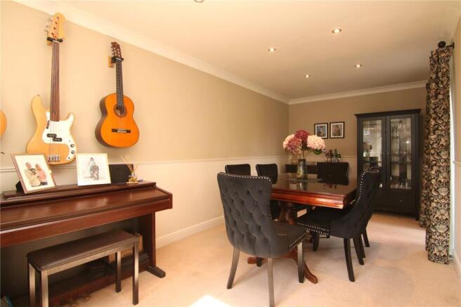 4 bed Detached for sale Image 8
