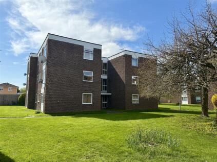 Crest Court, Bobblestock, Hereford