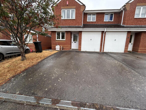 3 bed semi-detached house to rent Bushy End, Heat